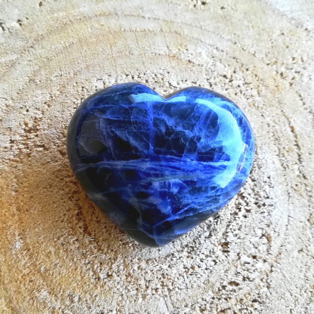 Coeur en Sodalite - Ode à La Vie Minéraux - Les pierres et cristaux au  service de votre bien-être
